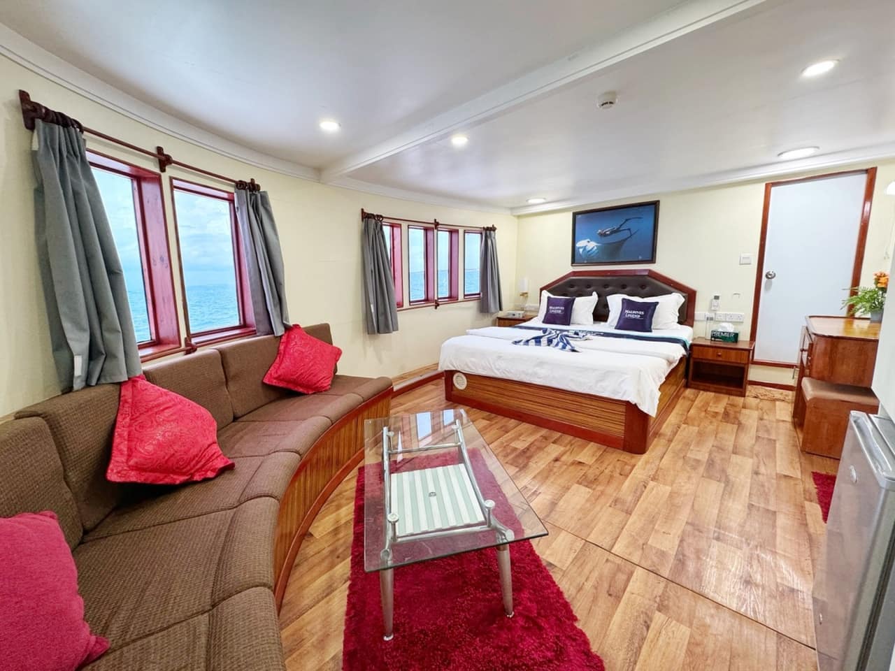 1 Seaview Suite & 3 Seaview Cabins
