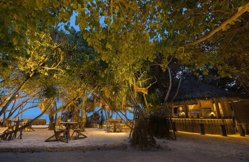 CEYLON BLISS – Traditional Sri Lankan street food by the ocean